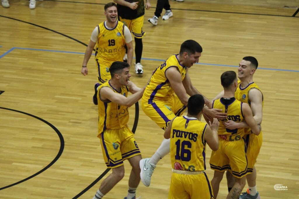 ΝΙΚΗ ΜΕ ΔΙΑΦΟΡΑ